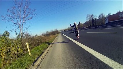 Toujours respecter les distances de sécurité ! Un motard qui colle trop !!