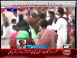 PTI workers looting food after Shah Mehmood Qureshi speech in Multan