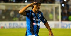 Çılgın Taraftar, Ronaldinho'nun Şapkasını Almaya Çalıştı