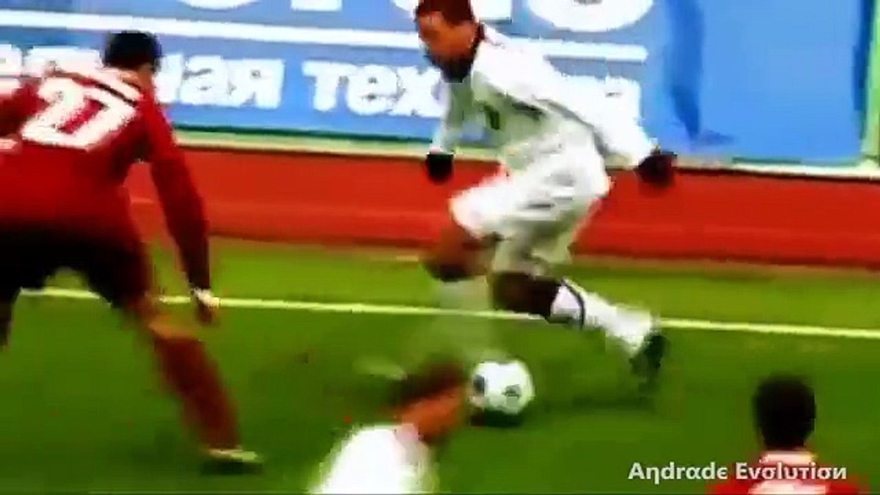 Football News - Football Freestyle Dribbling skills & Tricks