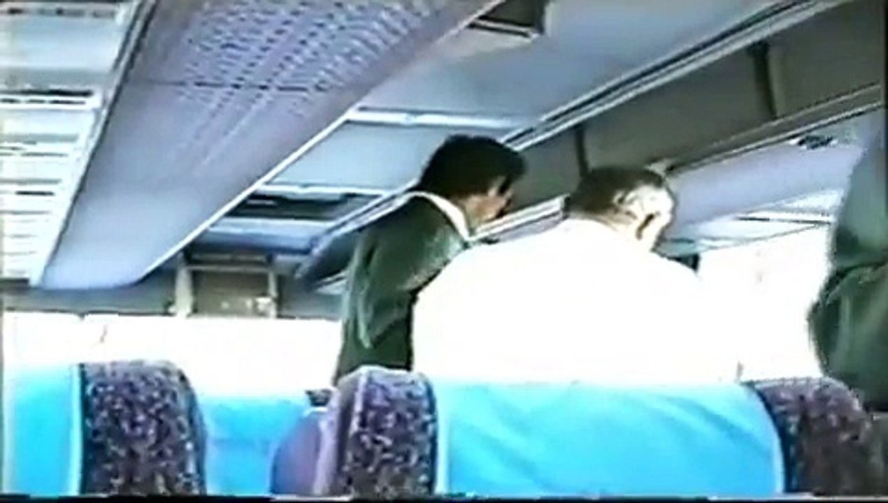 Unseen Video of Pakistani Cricketers in A Bus During England Tour in 1996