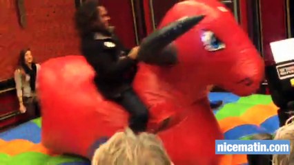 Le rodéo de Christian Karembeu à Nice pour les Pièces Jaunes