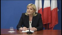 Le Pen tacle les conférences aux 