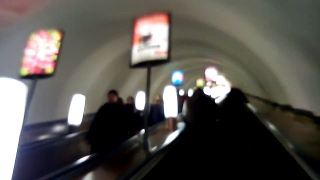 МегаФон Login+ (plus), тест камеры - на эскалаторе (HD)