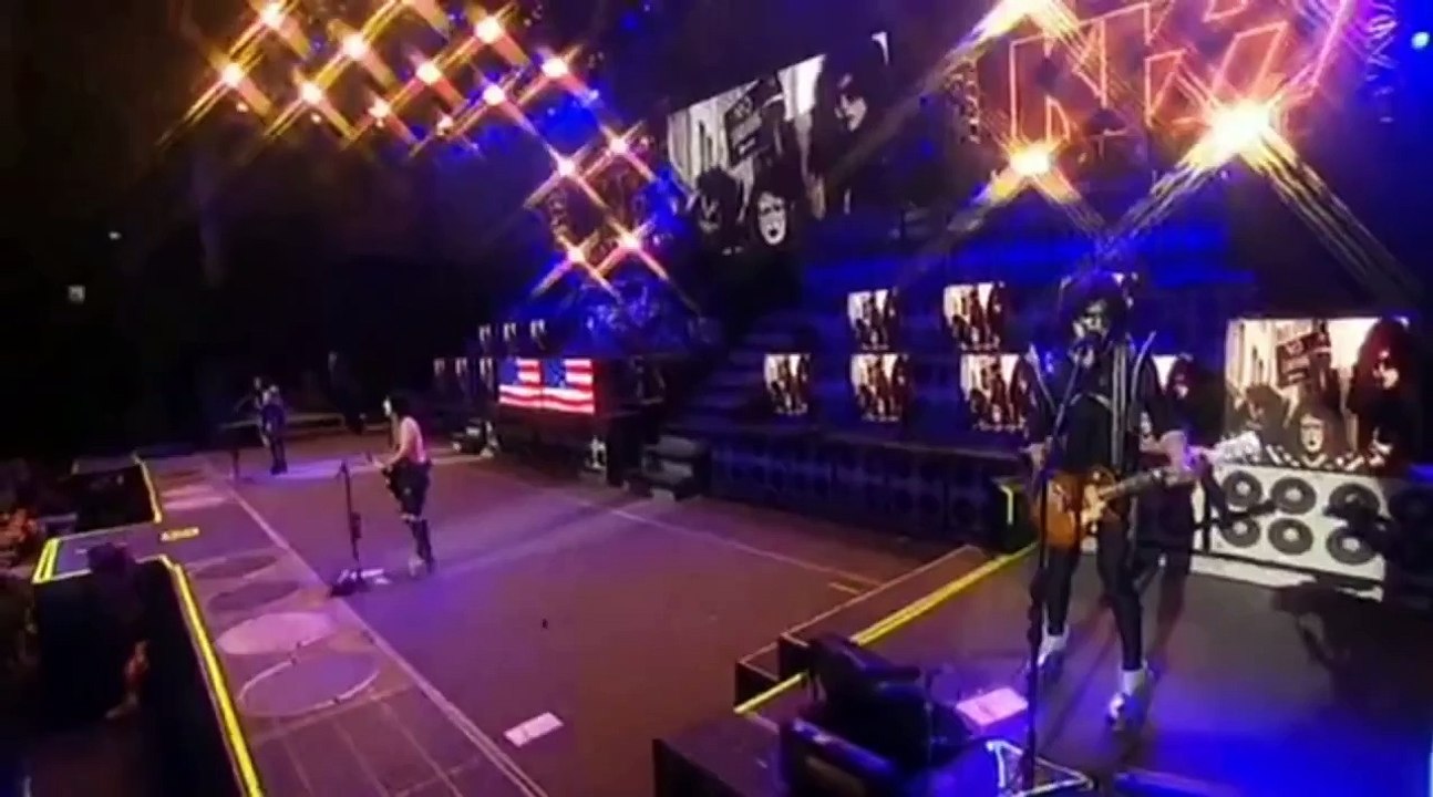 God Gave Rock and Roll To You (LIVE) - KISS