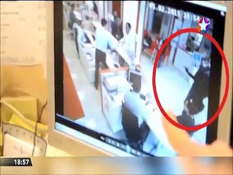 Aydın Nazilli'de Kasklı soyguncu müşteri gibi girdiği bankayı soydu