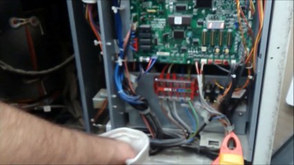 Mando aire acondicionado enciende y se apaga