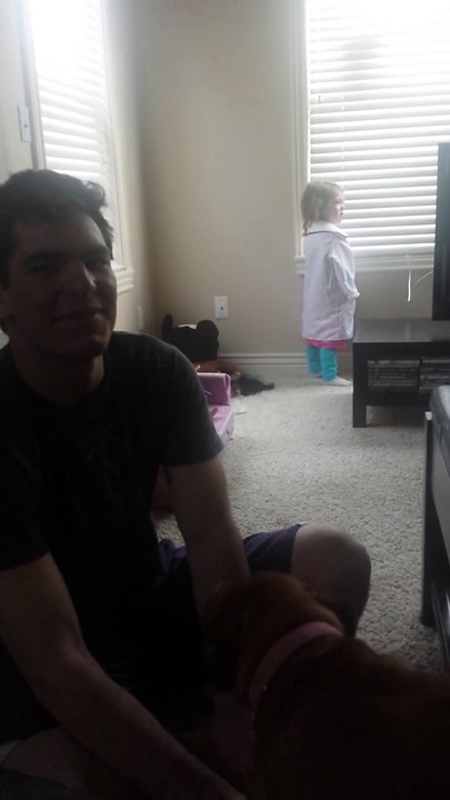 Cette petite fille déteste La reine des Neiges et les bonhommes de neige!