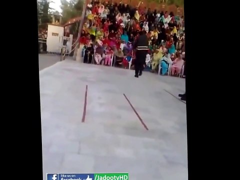 Pakistan ARMY VS India Army 2015 - Wagha Border - Indian Army fell down