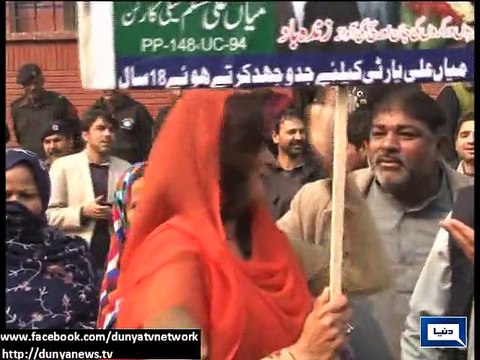 Dunya News-That's embarrassing: PML-N lady mistakenly chants 'Go Nawaz Go'