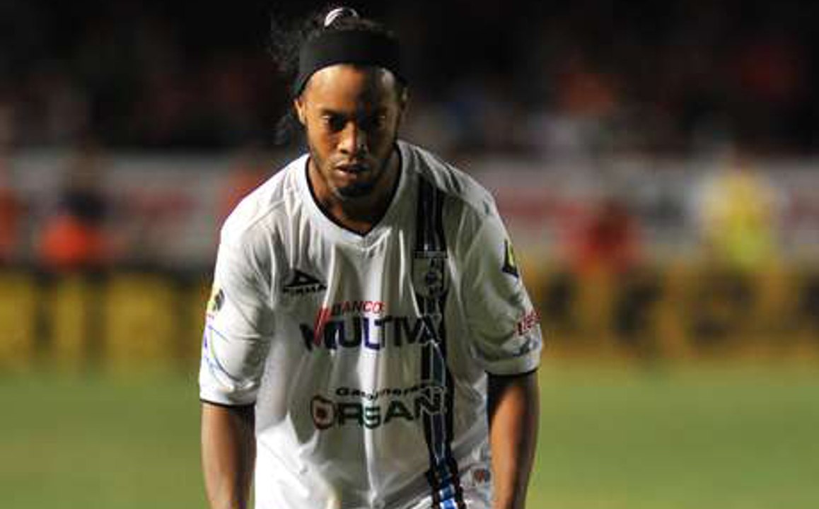 La passe décisive incongrue de Ronaldinho !