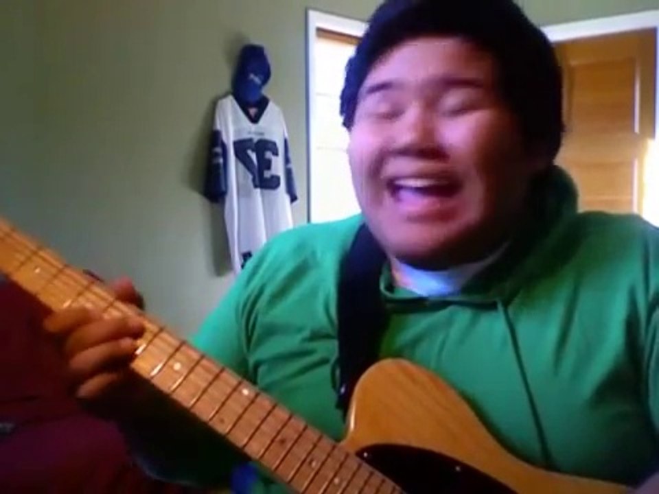 Cours de "guitar face" ou comment mimer la musique avec son visage! Hilarant...
