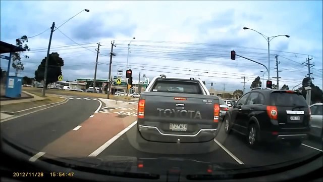 Bird get fried on high voltage : epic fail!