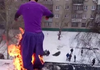 Kendini Yakan Genç Çatıdan Atladı