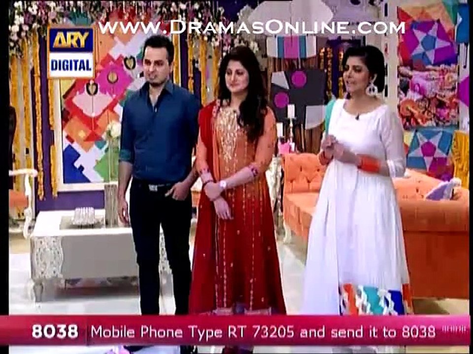 Nida Ne Apne Show Pe Celebrity Guests Bulwa K Unse Gobar Dewaron Per Lagwaya