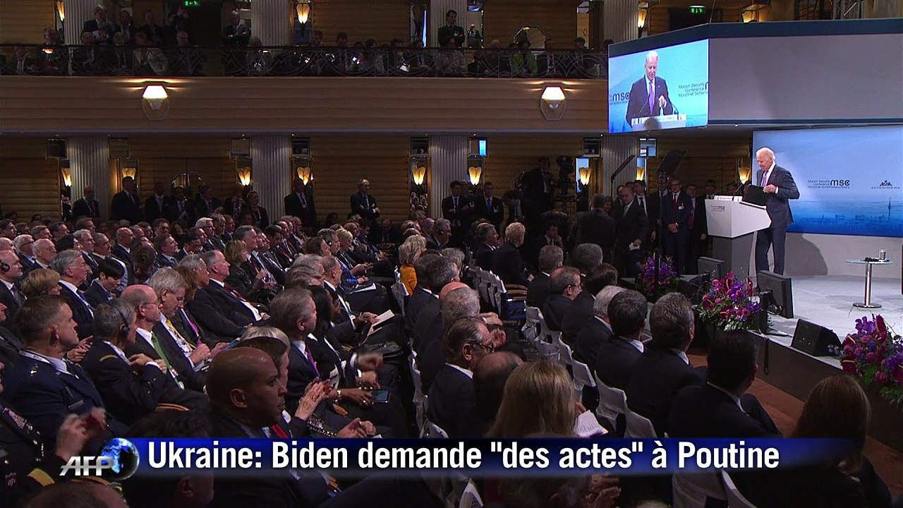 Ukraine: Biden demande "des actes" à Poutine