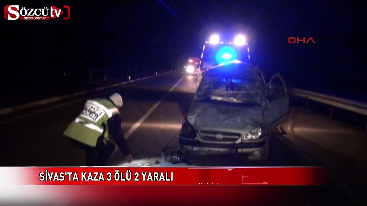 Otomobil bariyerlere çarptı: 2 ölü, 3 yaralı