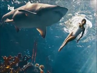 Rihanna Akvaryuma daldı Köpekbalıklarının arasında yüzdü