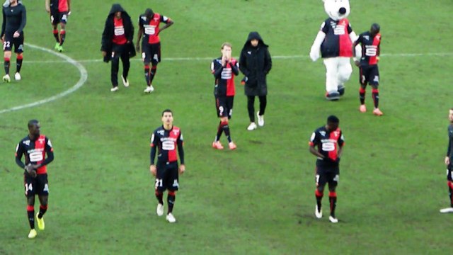 07/02/15 : SRFC-OM : les joueurs saluent le kop