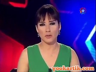 Sahibinin mezarı başında ağlayan köpek