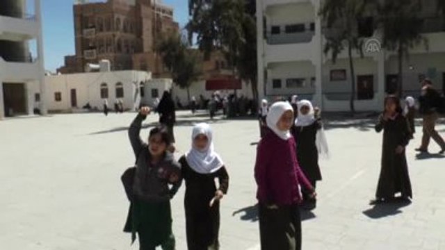Yemen'de Okullar Ders Başı Yaptı
