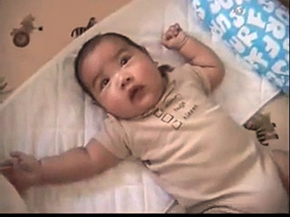 Ce papa endort son enfant en moins de 10 secondes avec une astuce très simple !