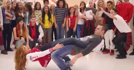 Liseli Kızlar Arasında Muhteşem Dans Atışması!