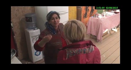 Aybuke'den Tam Gaz Dedikodu Şimdi de Türkan'a Buket'i Kesiyor