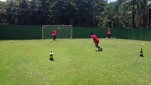 E esse último treino do Vagner Love antes da apresentação no Corinthians? Sabe finalizar, não, né?!