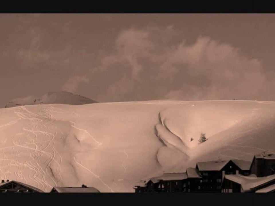 Les skieurs à l'assaut des pistes et des montagnes
