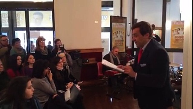 Flavio Insinna presenta il suo romanzo a Napoli