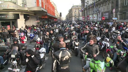 Les motards protestent à Paris contre le plan antipollution