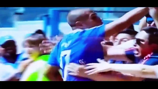 Matou no peito e que bicicleta, meu filho! Que golaço!