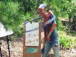 Cette dame fait du Hula Hoop comme personne!