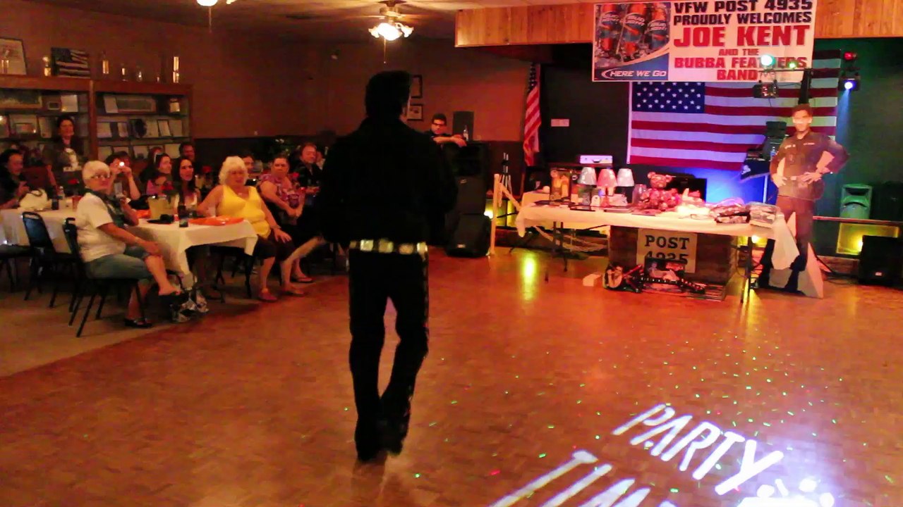Joe Kent sings 'Rubberneckin' at the Elvis Presley memorial VFW memphis video