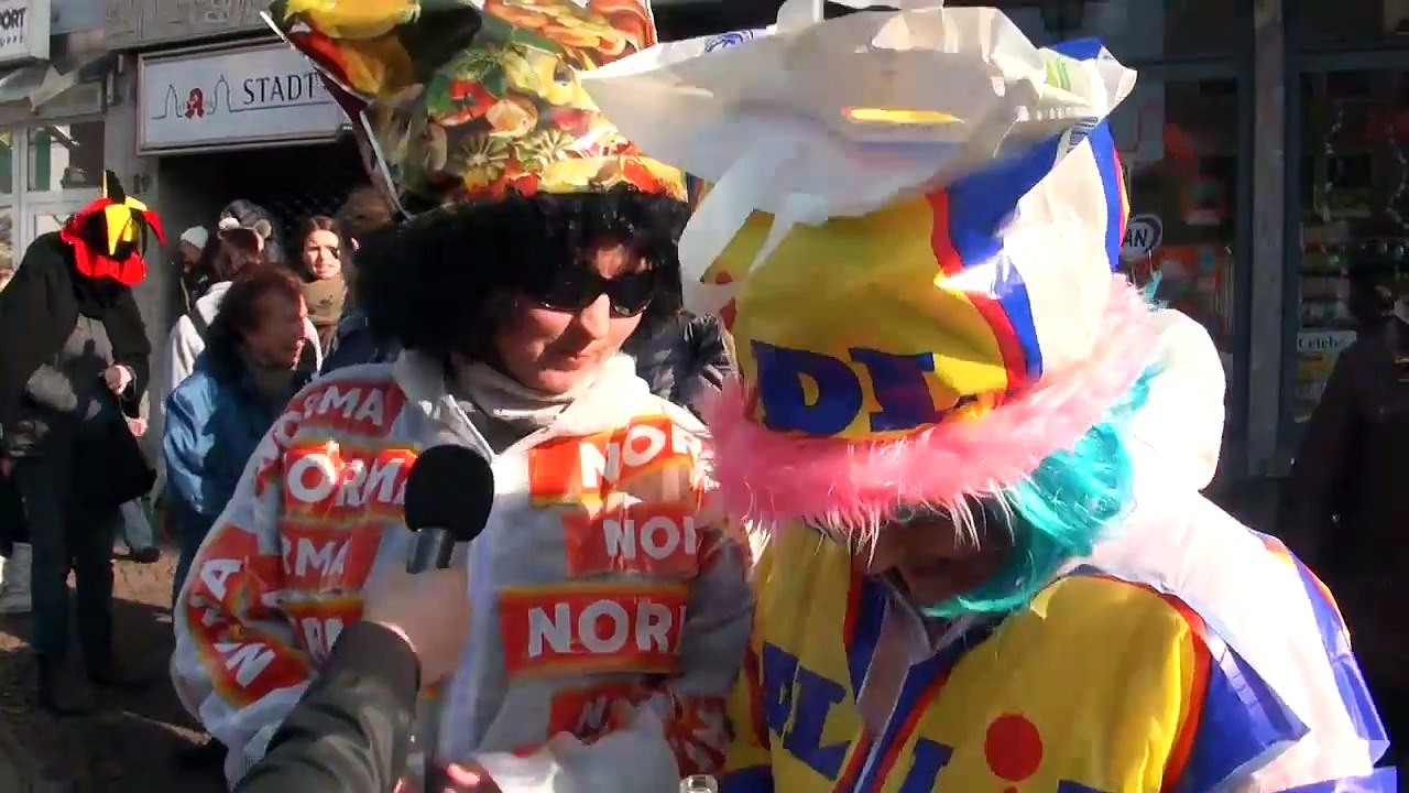 Faschingstreiben 2012 auf dem Stadtplatz Aichach