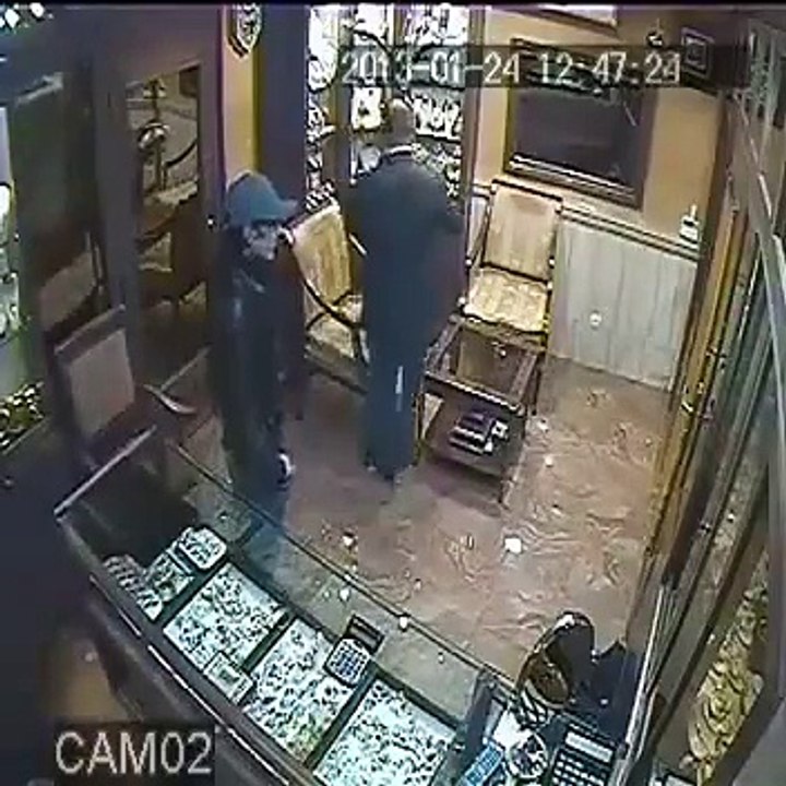 Ce braqueur est tombé sur la mauvaise personne !