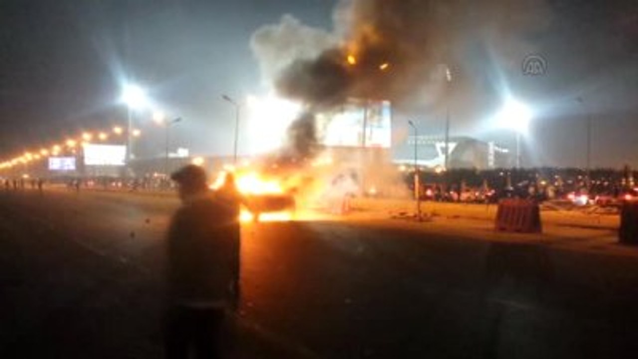 Mısır'da Futbol Taraftarlarıyla Polis Arasında Çatışma