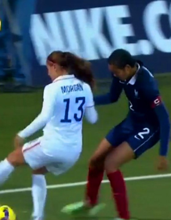 ABD'li Kadın Futbolcudan Arda Turan Çalımı