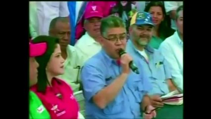 Elias Jaua le pega a trabajador en plena cadena