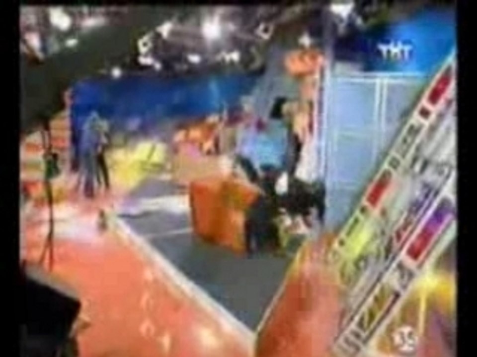 Baston générale sur un plateau TV