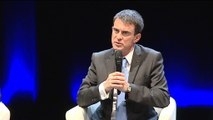 Valls persiste et signe sur l'emploi du mot apartheid