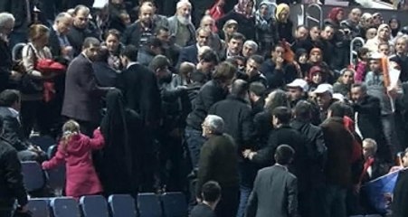 AK Parti Kongresi'nde Berkin Elvan Pankartına Tutuklama