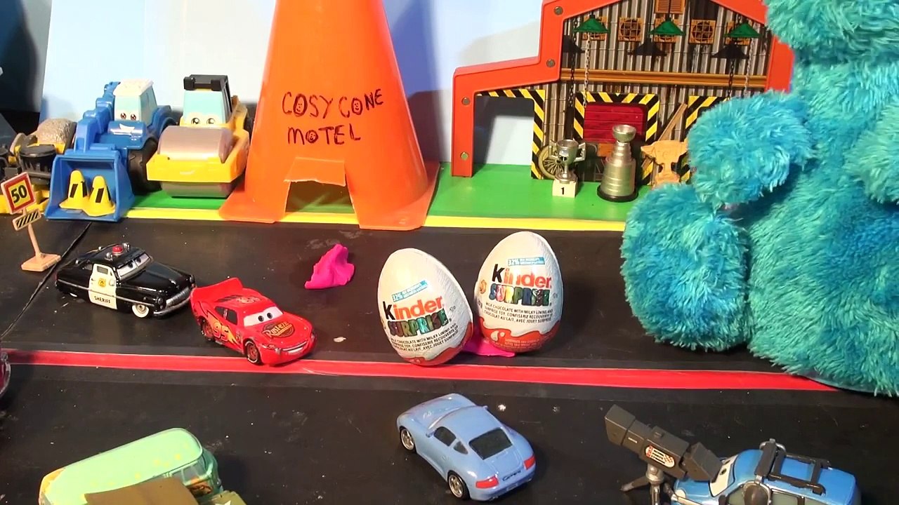 Disney Pixar Cars Lightning McQueen and Sally Valentines Day Surprise Kinder Eggs with Cookie Monste