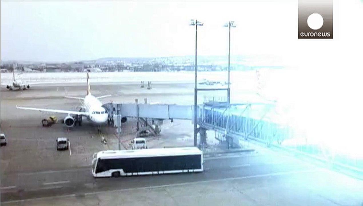 Greve em aeroportos alemães deixa passageiros em terra