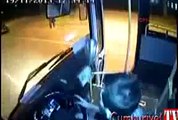 Halk otobüsü şoförünün dehşeti kamerada