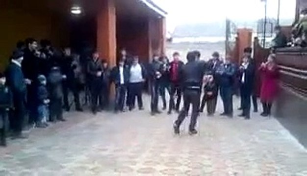 танцор, майкл джексон отдыхает))))