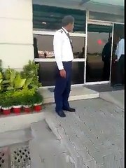 ‫وی آئی پی کلچر خاتمہ لکھ دی لعنت - Imran Khan & PTI VIP culture‬