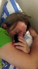 Enorme ! La femme qui ronfle comme un avion