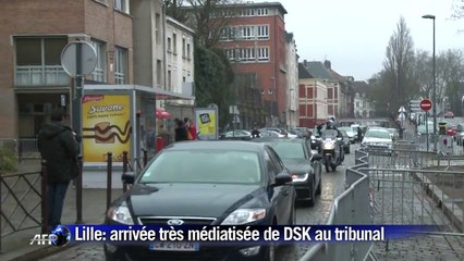 Procès Carlton: arrivée de DSK accueilli par les Femen